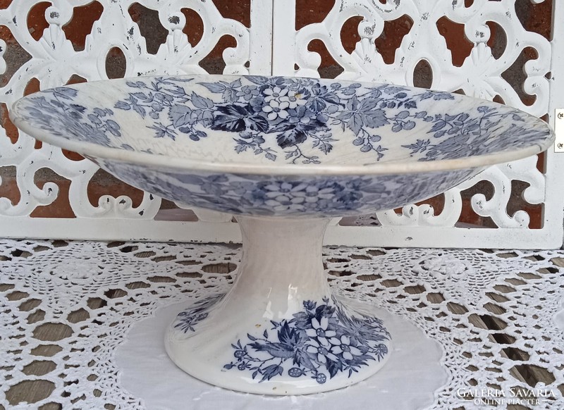 Sarreguemines rubia, pedestal serving bowl for collectors