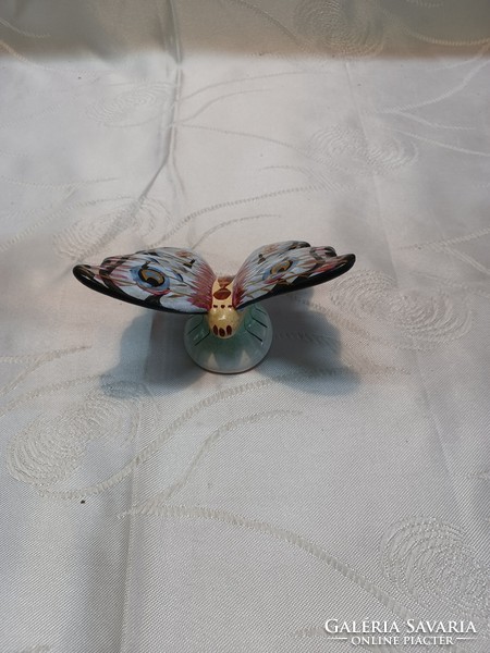 Iparművészeti porcelán pillangó
