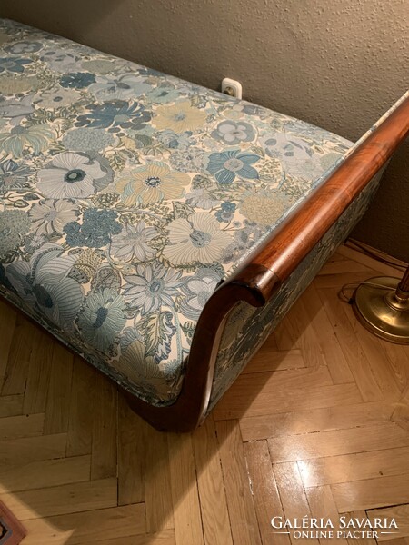 Gyönyörűen restaurált, biedermeier ágynemű tartós ágy