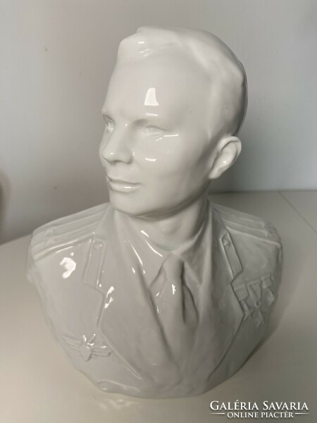 Lomonosov LFZ porcelán szobor Gagarin