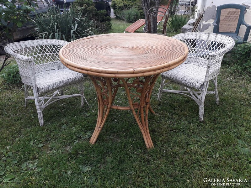 Impressive bamboo table / large size.