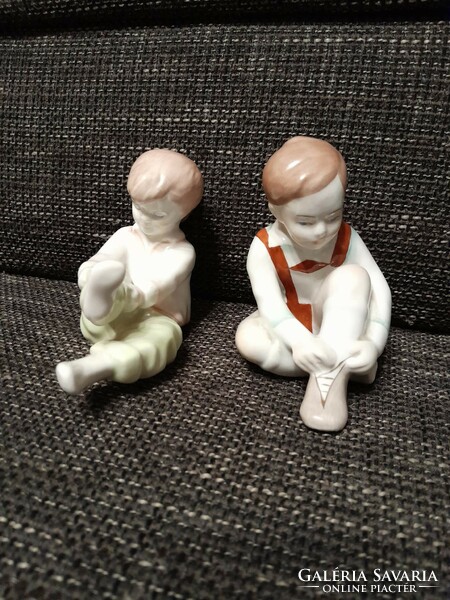 Aqvincum porcelain children's couple. Boy & girl statue.