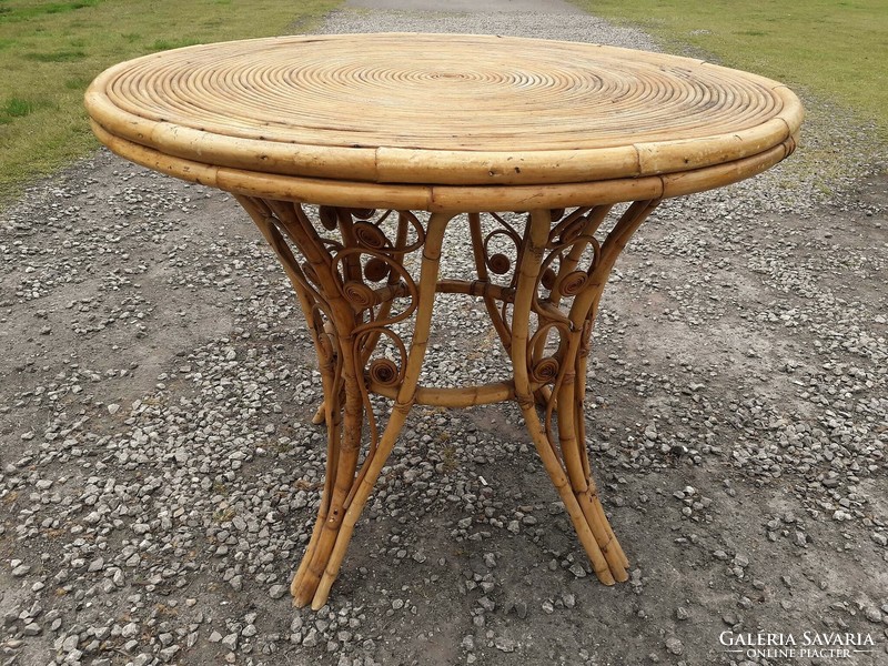 Impressive bamboo table / large size.