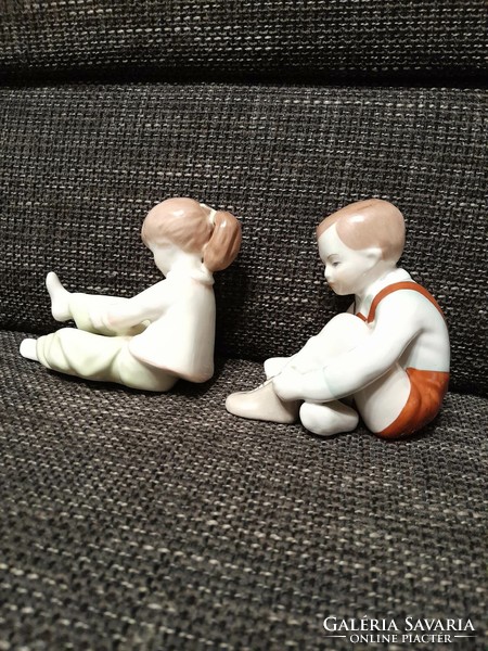 Aqvincum porcelain children's couple. Boy & girl statue.