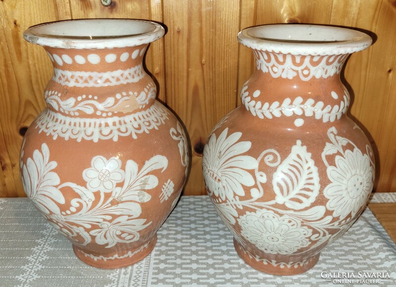 Kincses hódmezővásárhely majolica vase pair