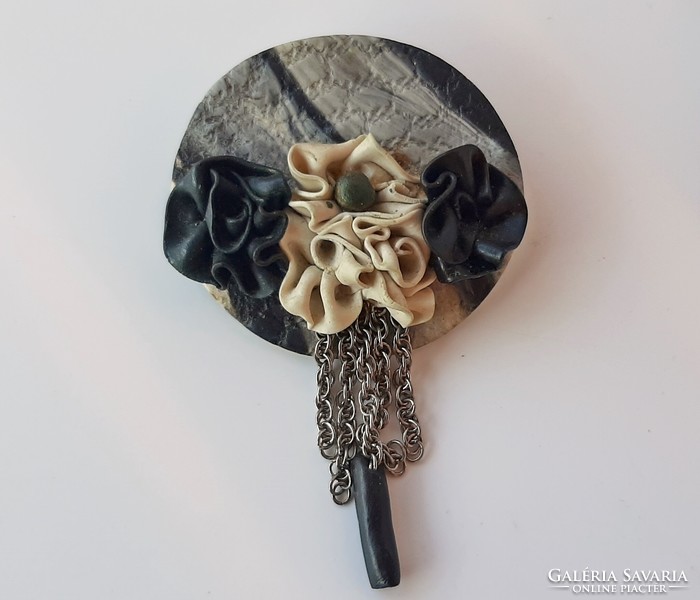 Vintage floral brooch with pendant