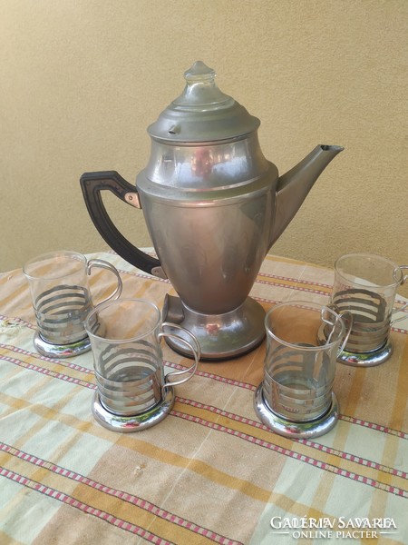 Russian, nicely shaped samovar, for sale with 4 cups!