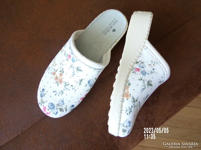 Medical slippers with flower pattern ( 38)
