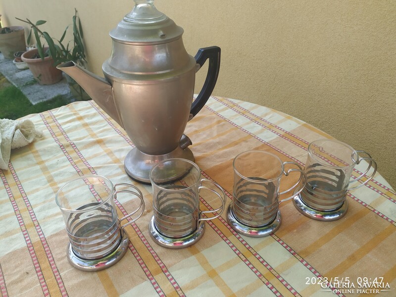Russian, nicely shaped samovar, for sale with 4 cups!