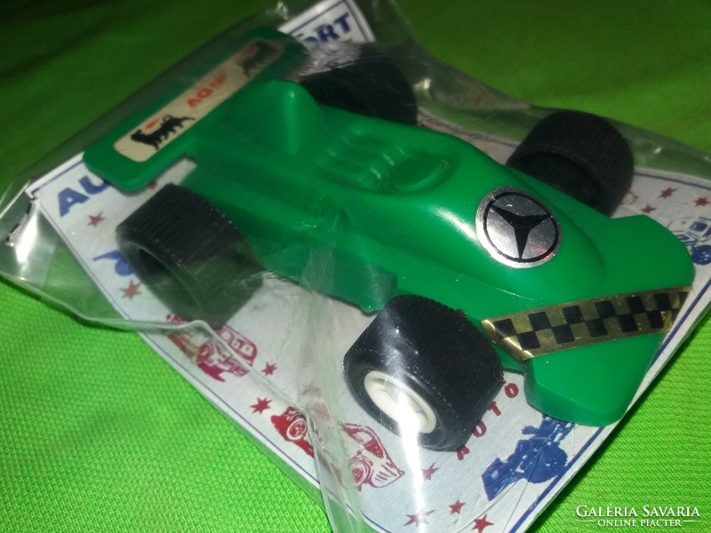 Trafikáru magyar bazáráru bontatlan csomagolt játék FORMA 1 MERCEDES zöld kisautó képek szerint 1