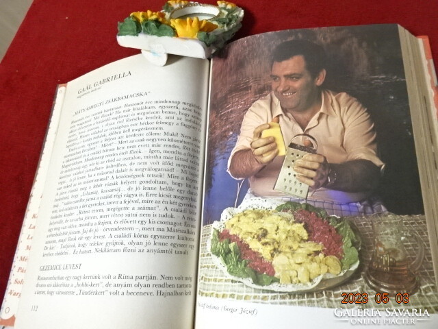 Zenei ki mit főz? Muzsikus szakácskönyv 1983-ból. Jókai.