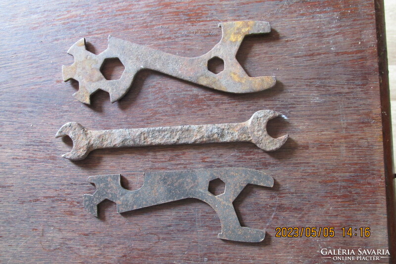 Antik régi szerszámok,kulcsok