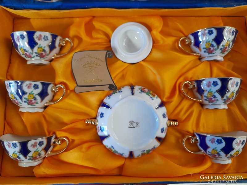 Exclusive French Limoges hand-painted, gilded 6-person porcelain coffee and tea cup set.