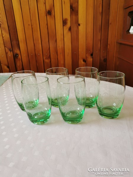 Set of 6 uranium-green wine glasses, flawless incised pattern