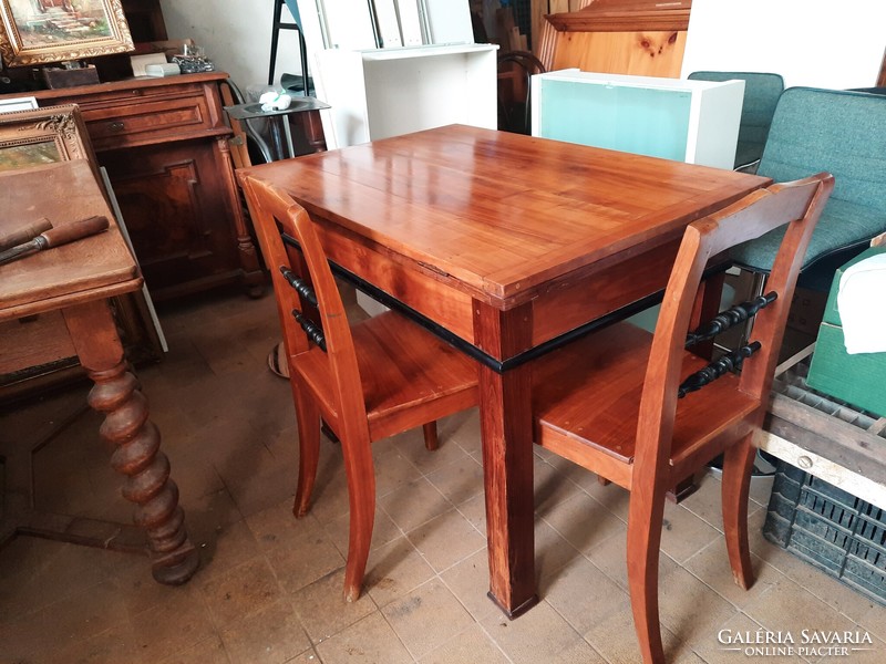 Biedermeier table