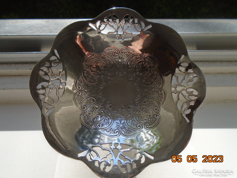 W.M.Rogers high-quality silver-plated, chiseled pattern bonbonnier with openwork base
