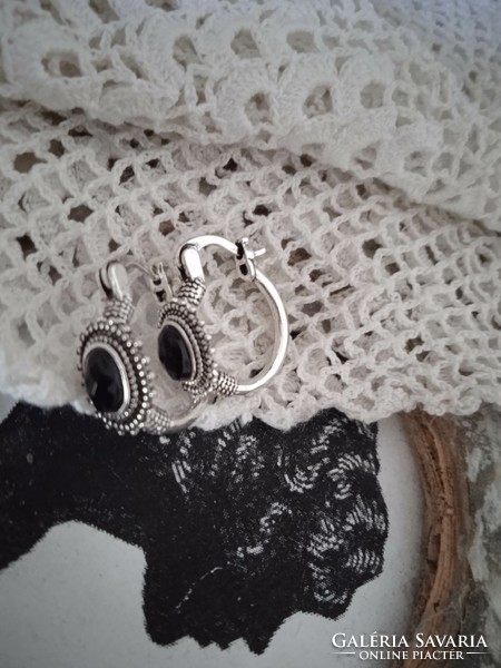 Franciakapcsos bizsu füli fazettált fekete kővel ezüstszínű szerelékkel