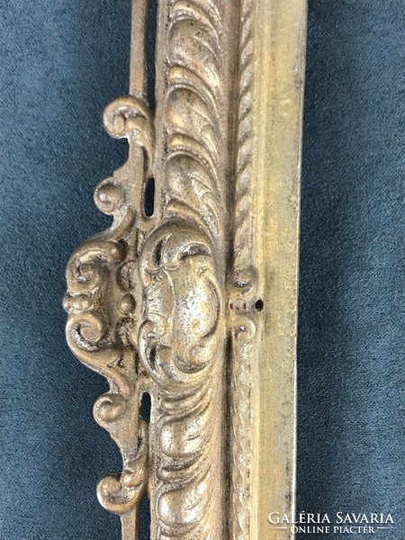 Picture frame / cast iron