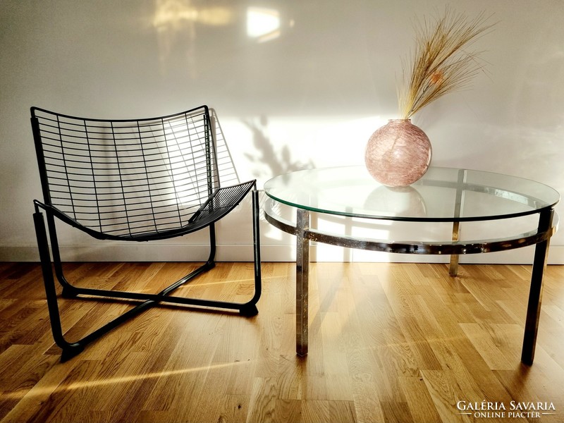 Mid-century round coffee table with metal frame, glass table