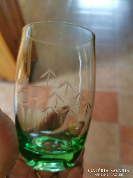 Set of 6 uranium-green wine glasses, flawless incised pattern