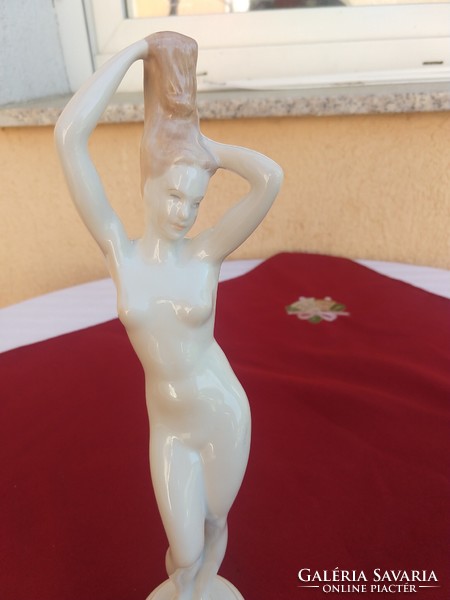 Aquincumi standing female nude,,