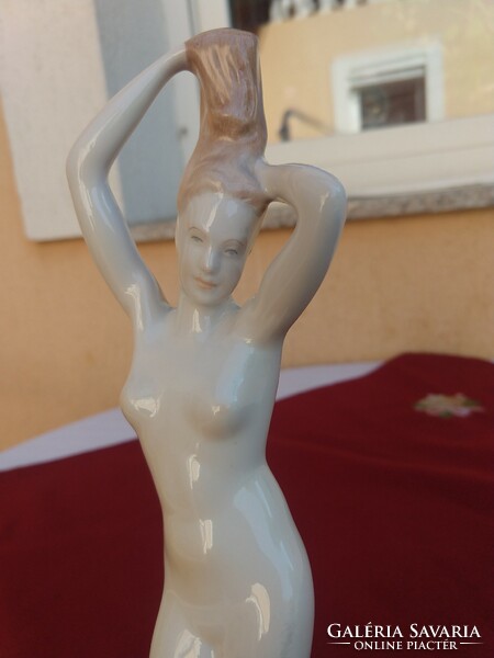Aquincumi standing female nude,,