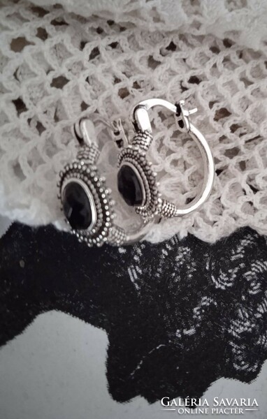 Franciakapcsos bizsu füli fazettált fekete kővel ezüstszínű szerelékkel