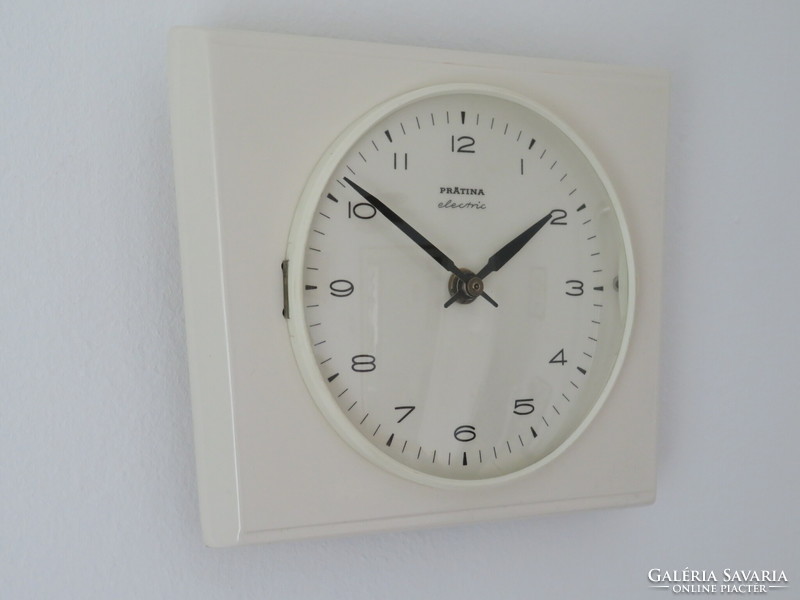 Prätina electronic German porcelain wall clock 1960-1970