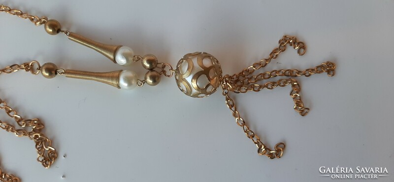 Pearl necklace with pearls in gold color, very showy