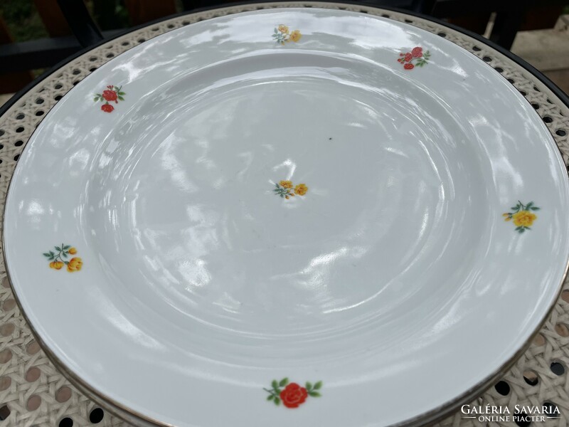 Zsolnay 5 flat plates with yellow and red flowers