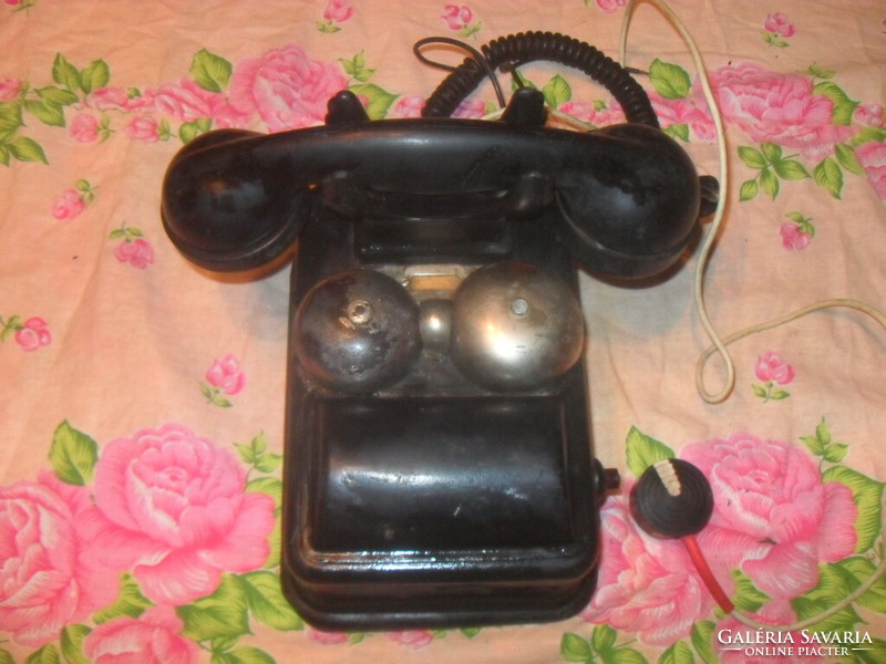 Antik fémházas telefon