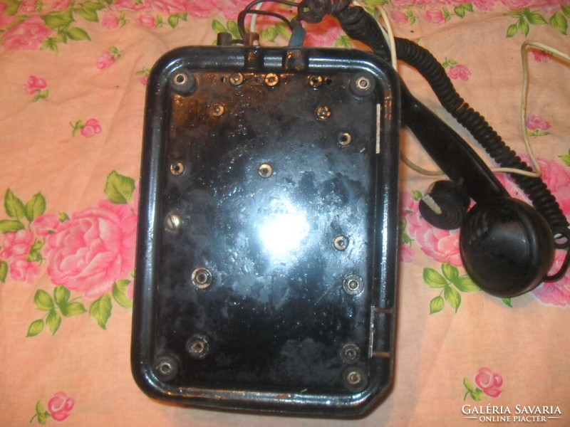 Antik fémházas telefon