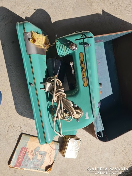 Tula Russian bag sewing machine