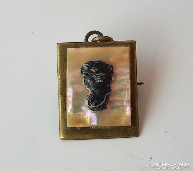 Vintage mother-of-pearl pendant brooch