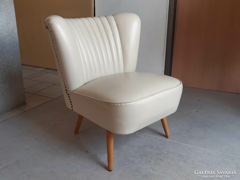 Rarity: white sky club armchairs, beautiful condition, retro