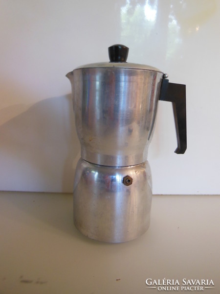 Coffee maker - Italian - marked - 6 people - 20 x 13 x 9.5 cm - rubber is required - good condition -