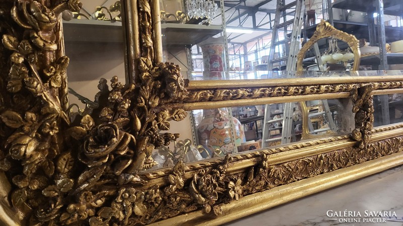Impressive gilded mirror with rounded corners
