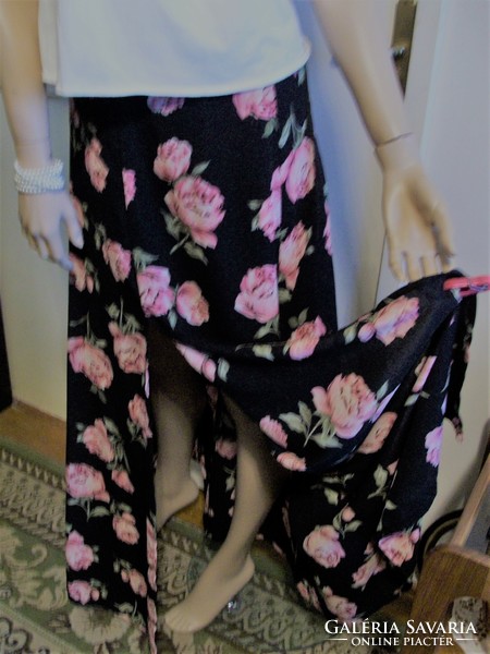 Beautiful maxi skirt with rose pattern, size 40