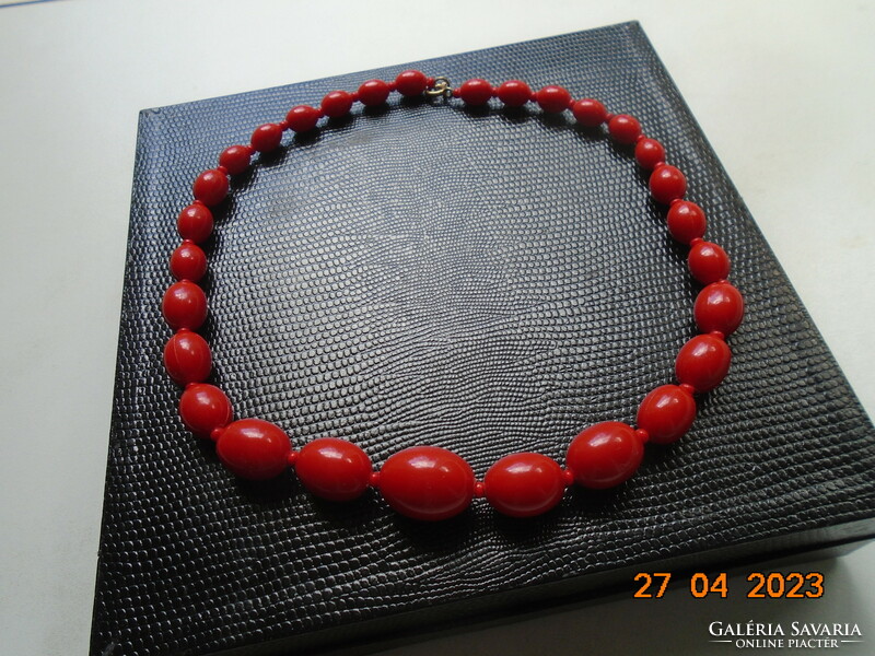 Cherry red graduated size pearls and small intermediate pearls necklace with blue gold plated clasp