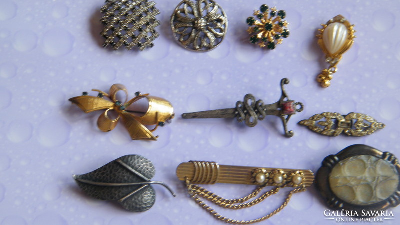 10 old brooches