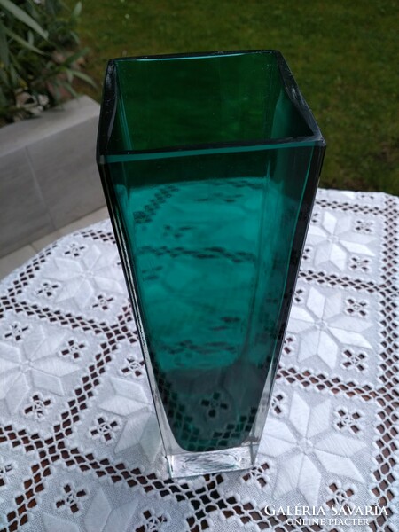 Svéd téglalap alakú türkiz zöld átlátszó üveg váza /Gunnar Ander Lindshammer/ 1950-ből