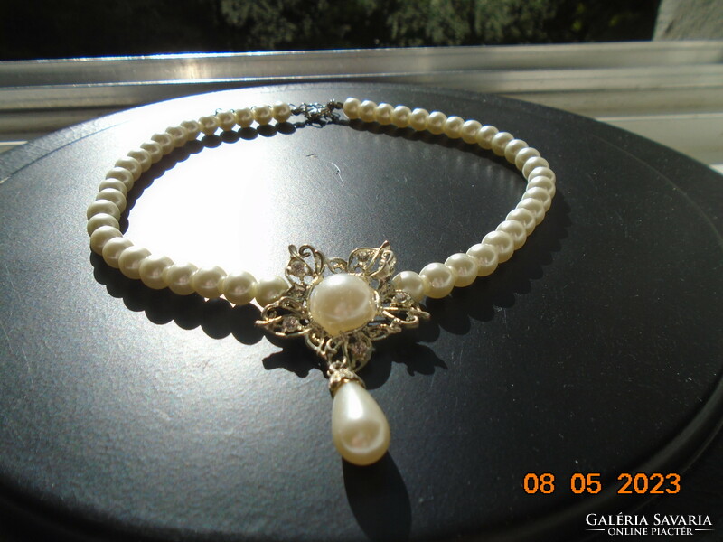 Silver-plated large openwork, stone, pearl flower-shaped pendant, white pearl necklaces