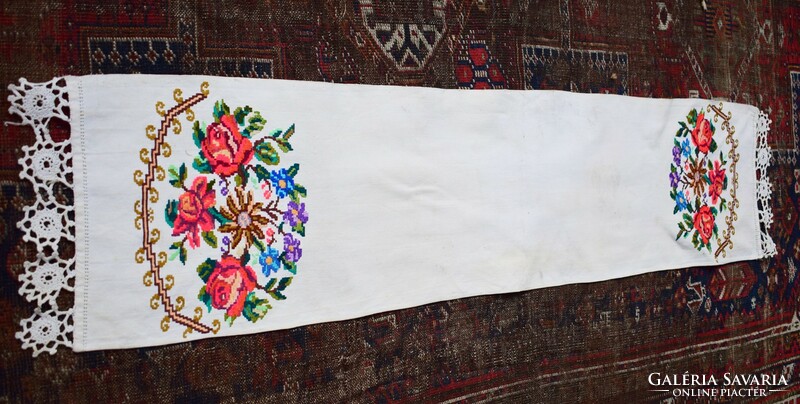 Antik erdélyi vászon futó terítő , dísz kéztörlő 140 x 32 cm + csipke