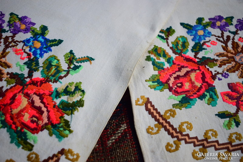 Antique Transylvanian linen tablecloth, decorative hand towel 140 x 32 cm + lace