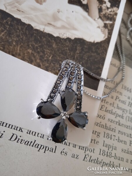 Marcasite jewelry set with black stone