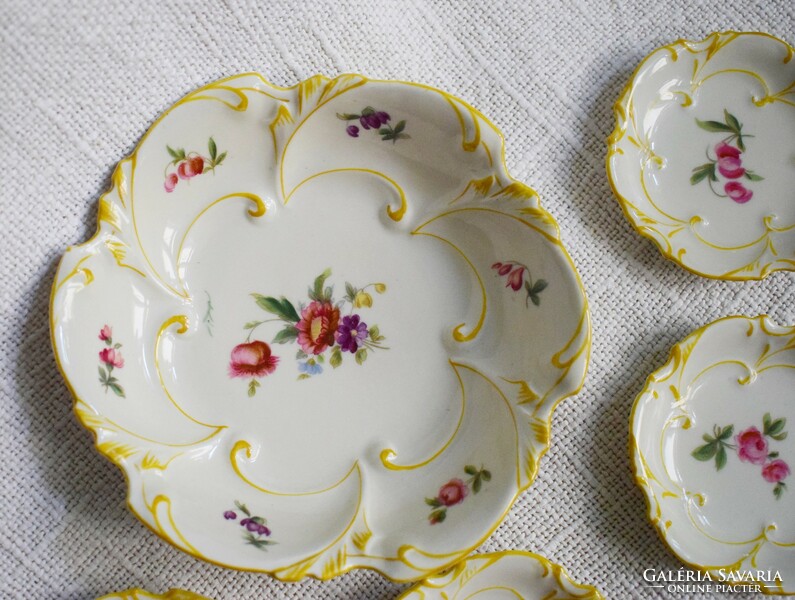 Antique painted flower pattern jlmenau germany toy doll porcelain bowl set 8 x 1.3cm x 4pcs. ; 15.2