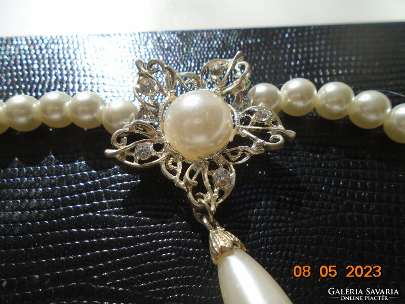 Silver-plated large openwork, stone, pearl flower-shaped pendant, white pearl necklaces