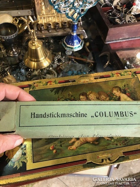 Colombus manual knitting machine from the turn of the century, 22 cm in size.