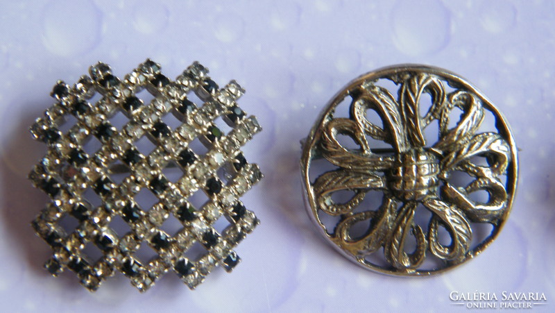 10 old brooches