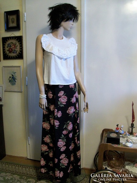 Beautiful maxi skirt with rose pattern, size 40